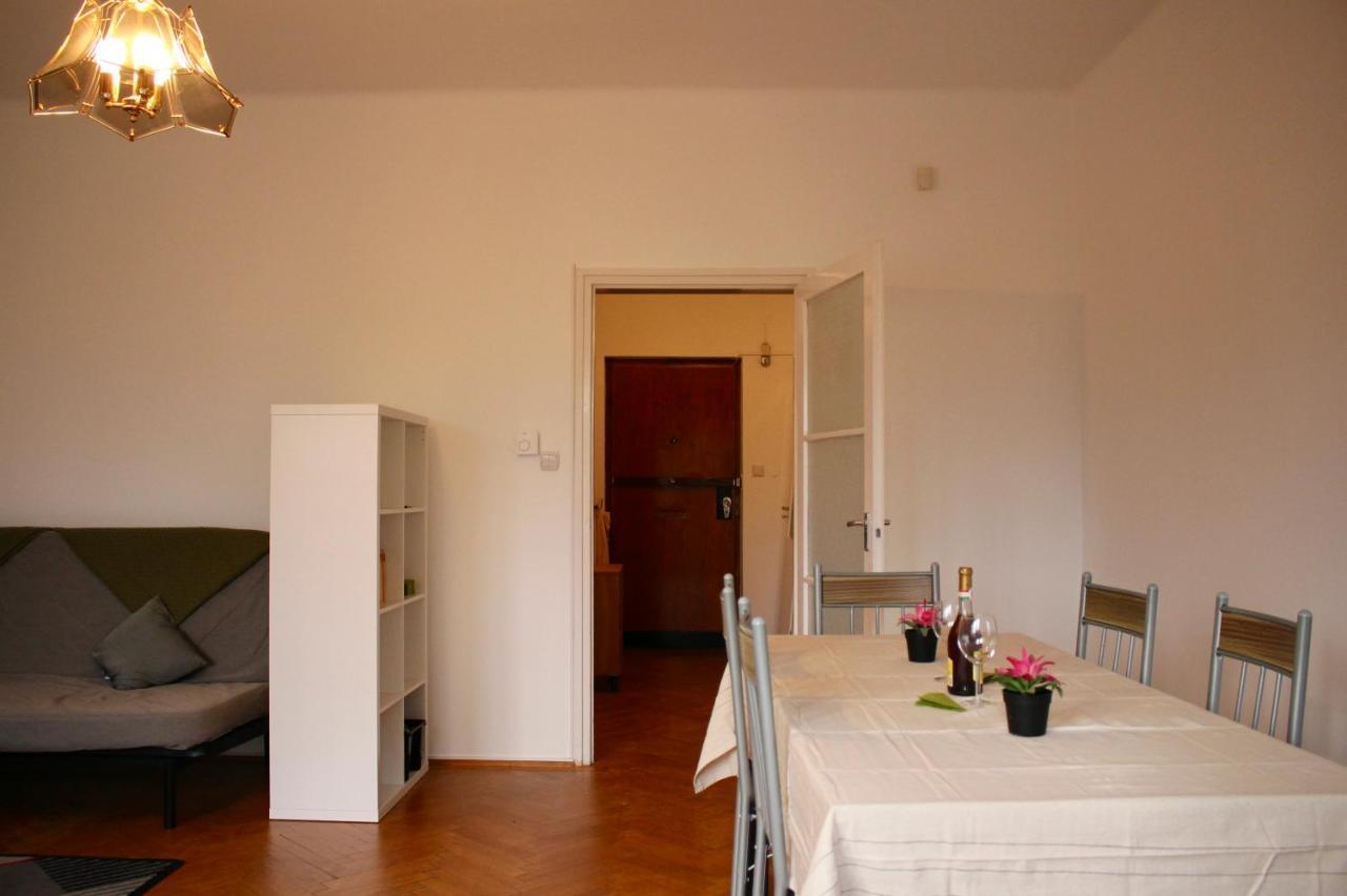 Castle Stallion Apartment บูดาเปสต์ ภายนอก รูปภาพ