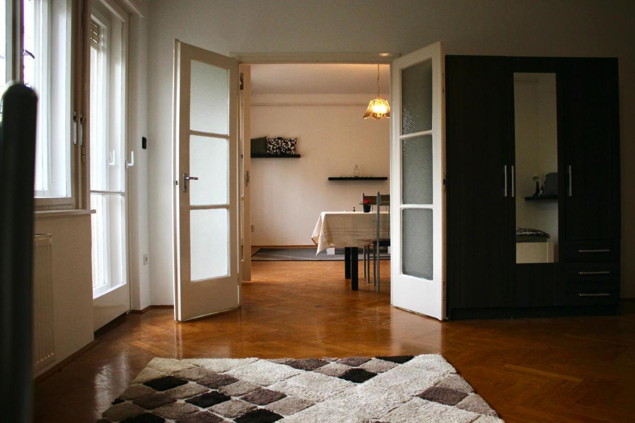Castle Stallion Apartment บูดาเปสต์ ภายนอก รูปภาพ