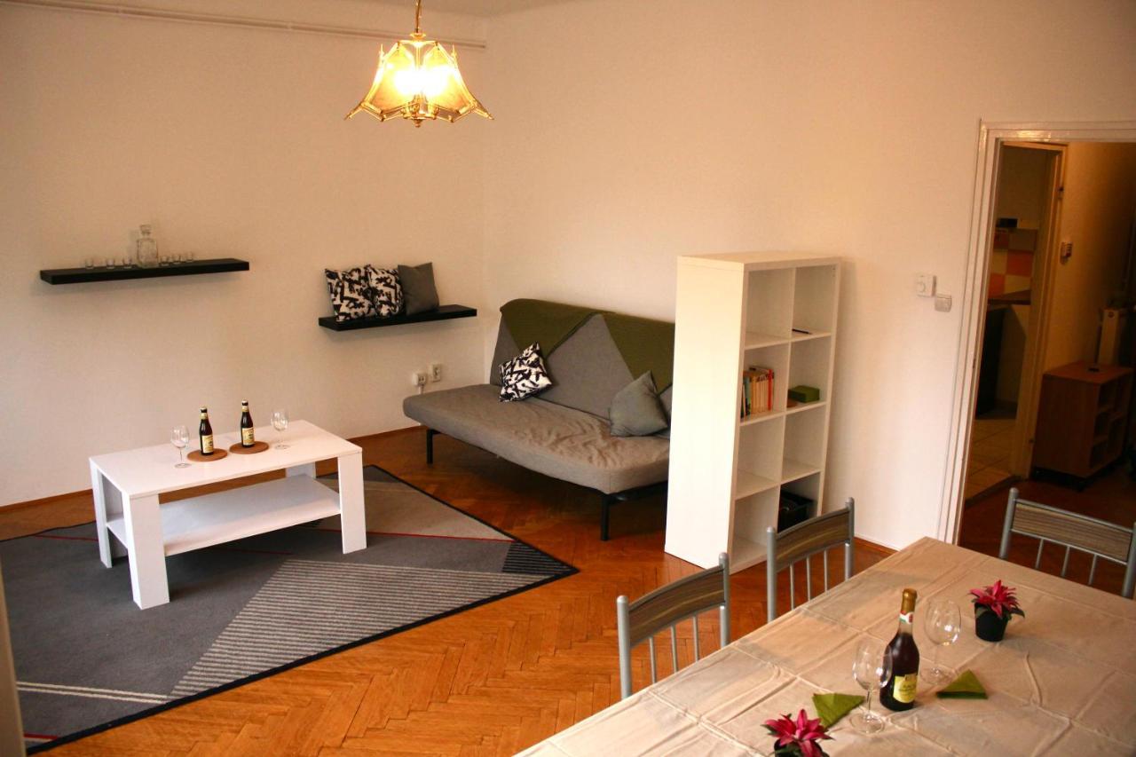 Castle Stallion Apartment บูดาเปสต์ ภายนอก รูปภาพ