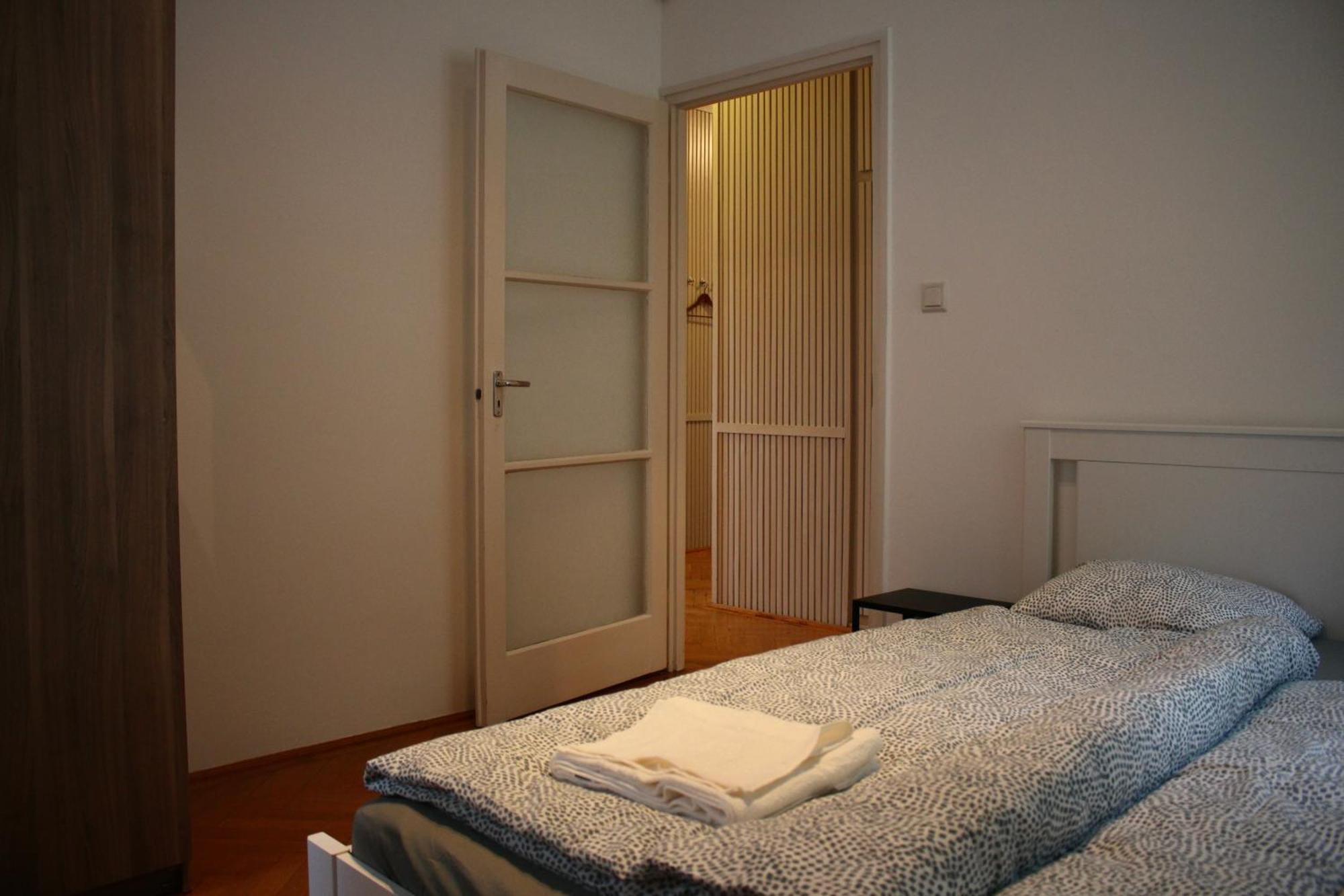 Castle Stallion Apartment บูดาเปสต์ ภายนอก รูปภาพ